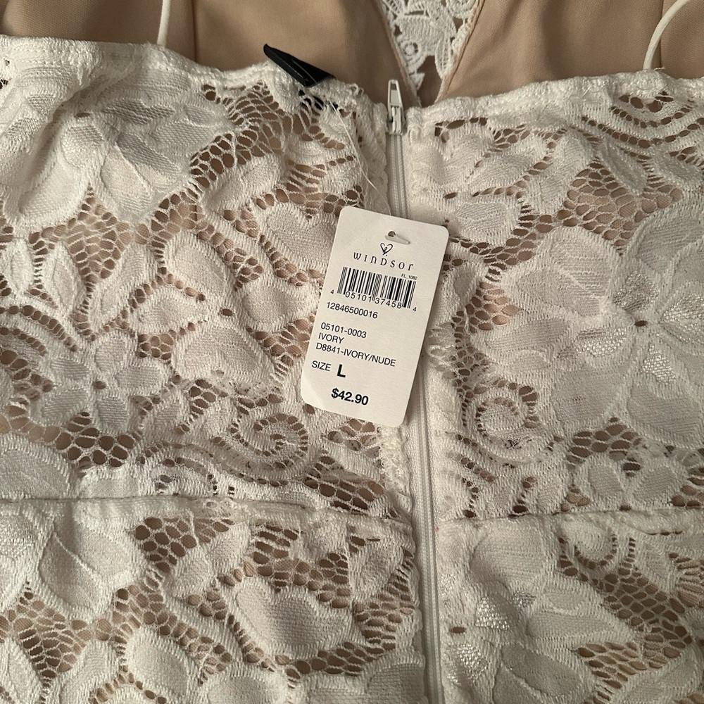 Windsor crochet lace dress - Picture 4 of 5